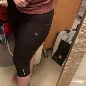 Athleta Legging w pockets & reflective detail